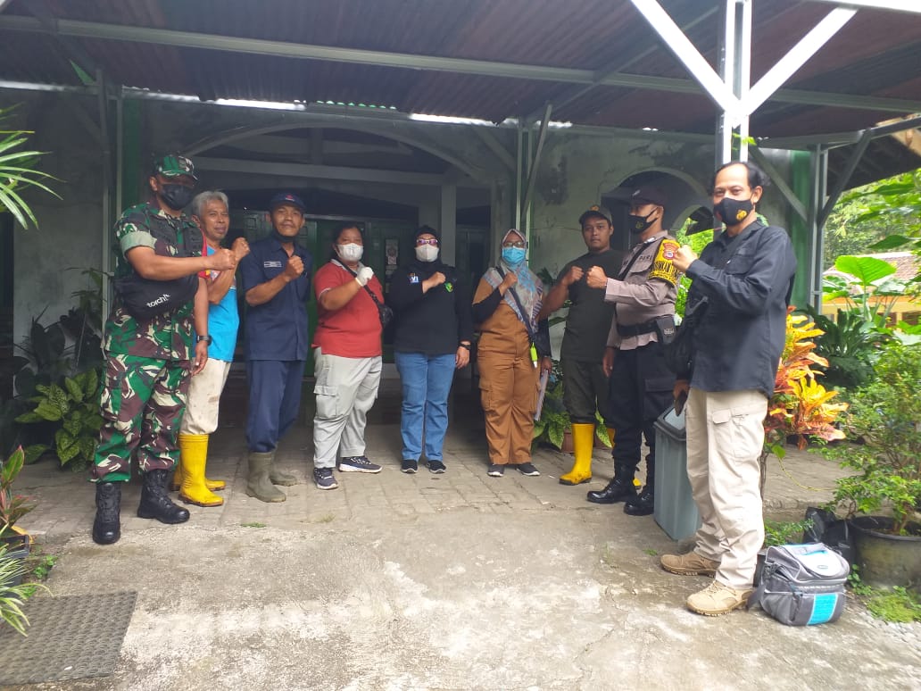 Kunjungan Polres Kulon Progo Dalam Kegiatan Vaksin PMK di Kalurahan Hargorejo